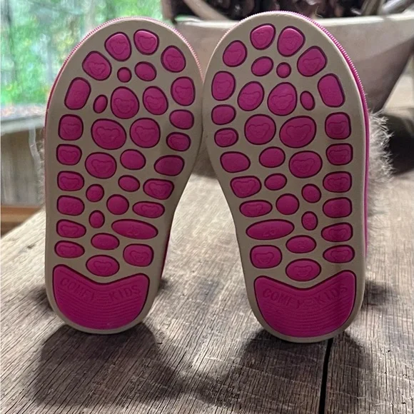 Hot Pink w/ faux fur girl's boots - Picture 3 of 4